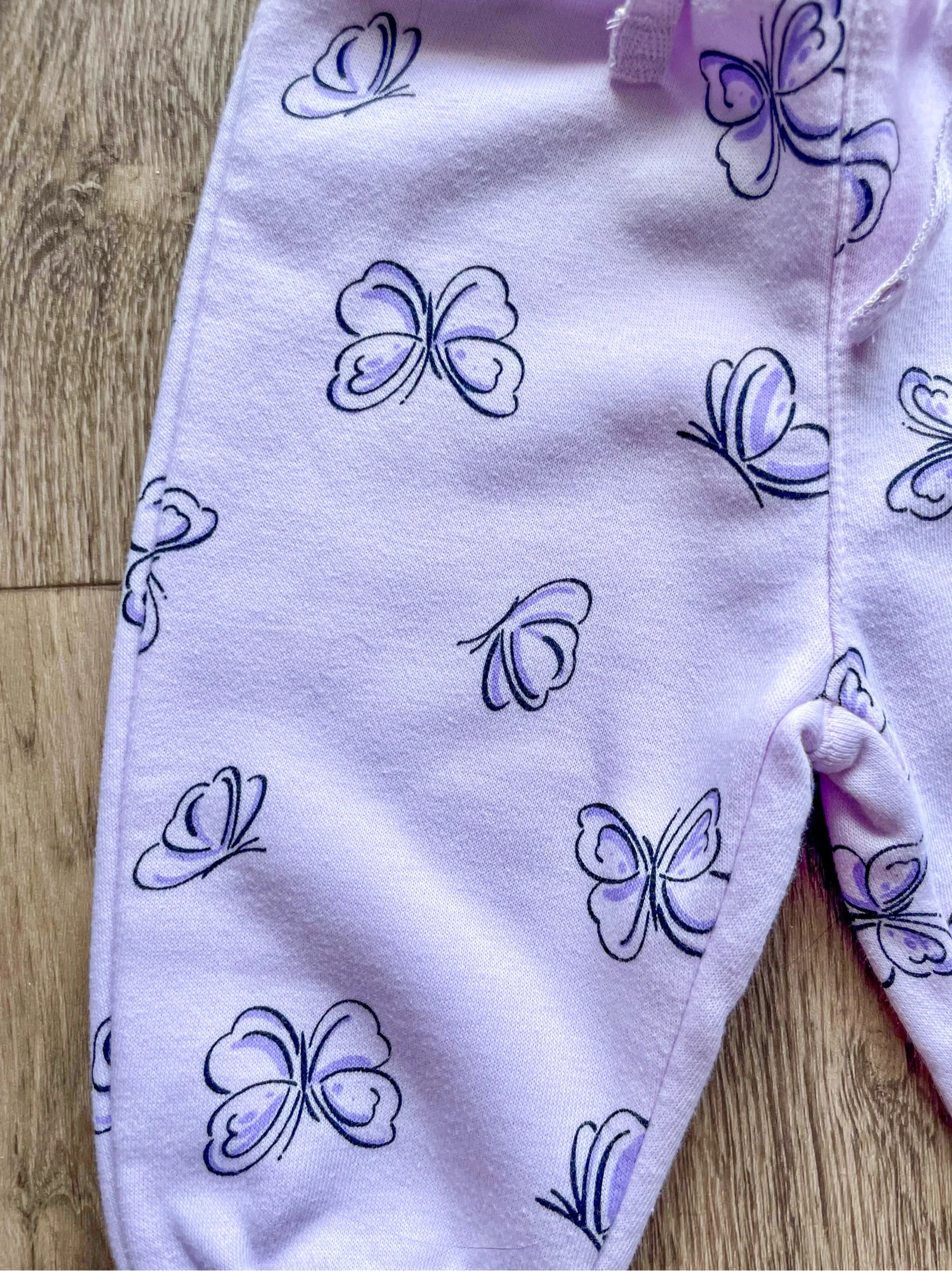 Schattige en jogging violette set met vlindermotief Primark maat 3-6 maanden – photo 7